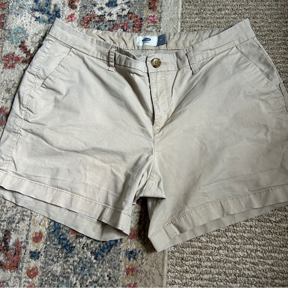 Old navy khaki shorts size 10